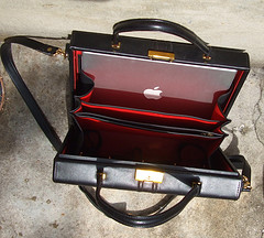 macbook-in-purse